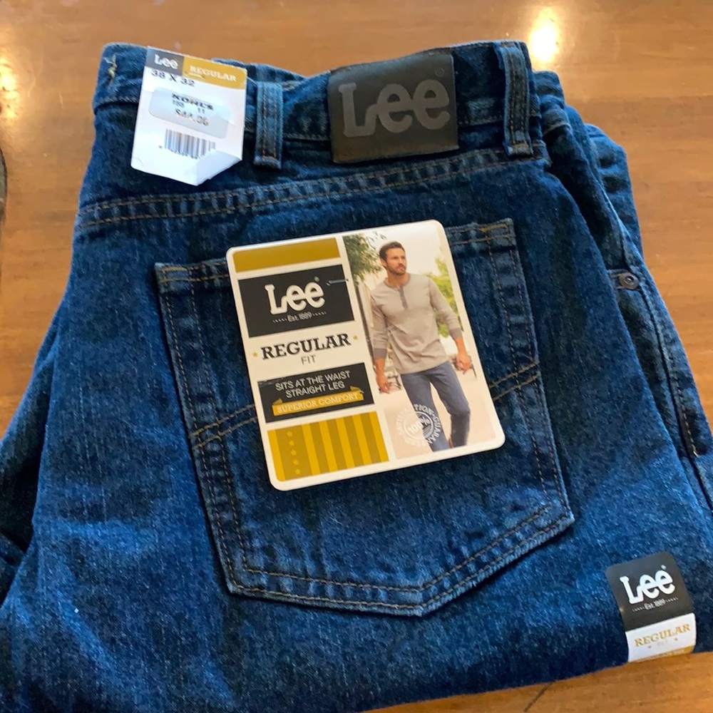 men’s Lee regular fit straight leg jeans in 38 x32 brand new with tags